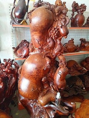 2018浦寨邊貿(mào)市場(chǎng)繁榮，紅木家具工藝品熱銷成亮點(diǎn)